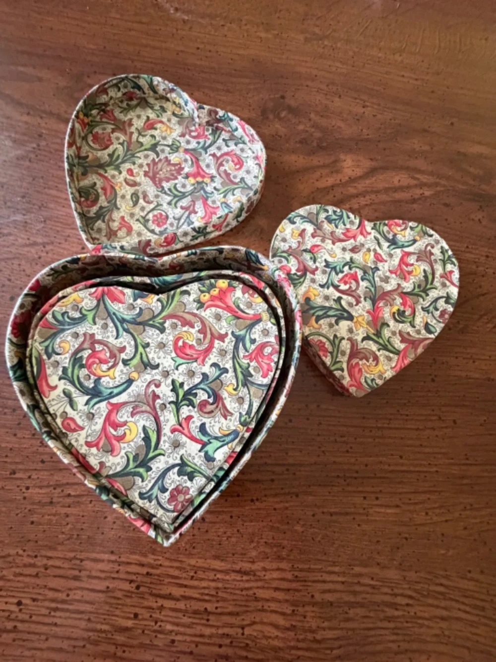 Set of 3 Heart Nesting Italian Florentine Papier Mache Jewelry Storage Boxes